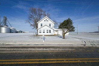 Building Photo - Large 4 Bedroom/2 Bath Home For Rent