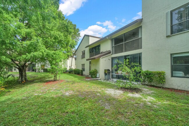 Building Photo - 3287 Cocoplum Cir