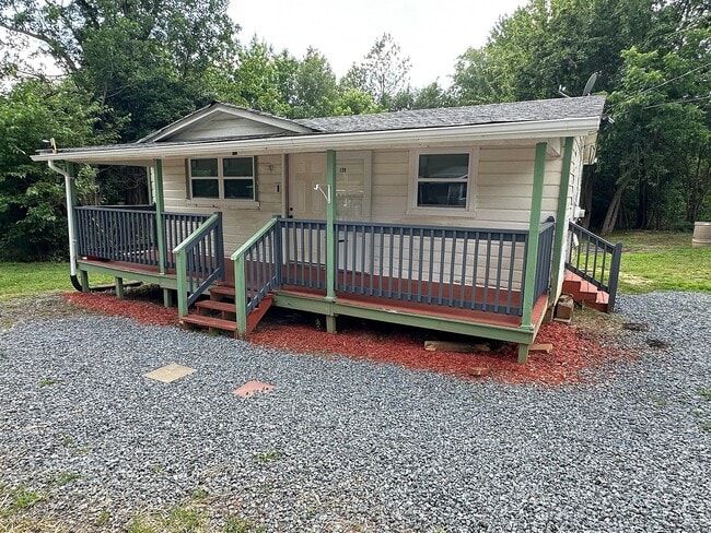 Building Photo - 130 Shady Ln