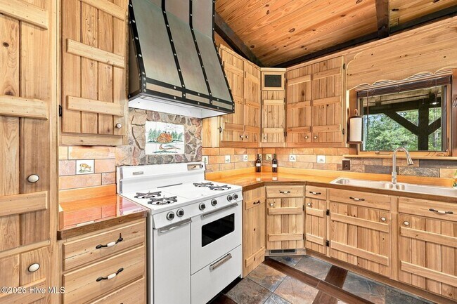 Building Photo - 5103 Hillmon Grove Rd