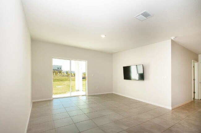 Building Photo - Spacious 5-Bed Retreat with Granite Elegance in Lakewood Ranch