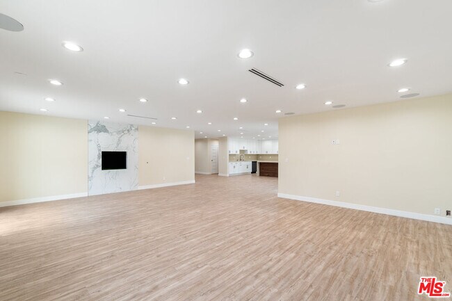Building Photo - 17633 Nordhoff St