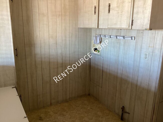 Building Photo - San Bernardino County Rental located in Ne...