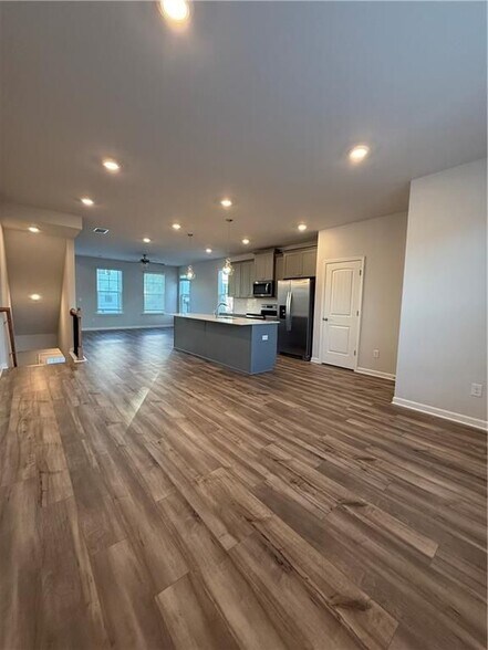 Building Photo - 3203 Bateman Drive SE