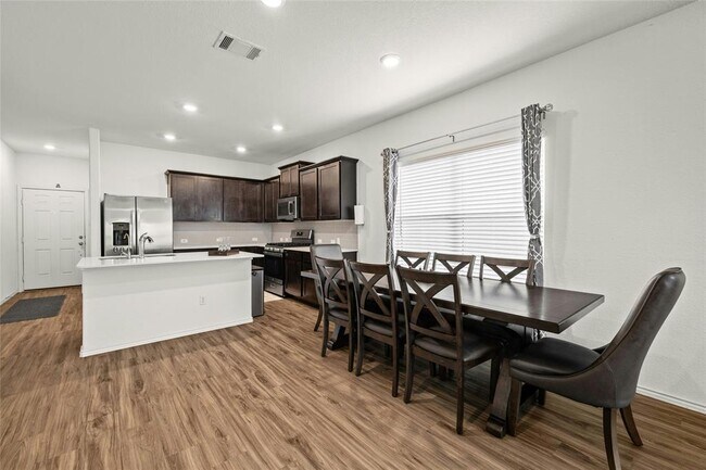 Building Photo - 5653 Bellissima Way