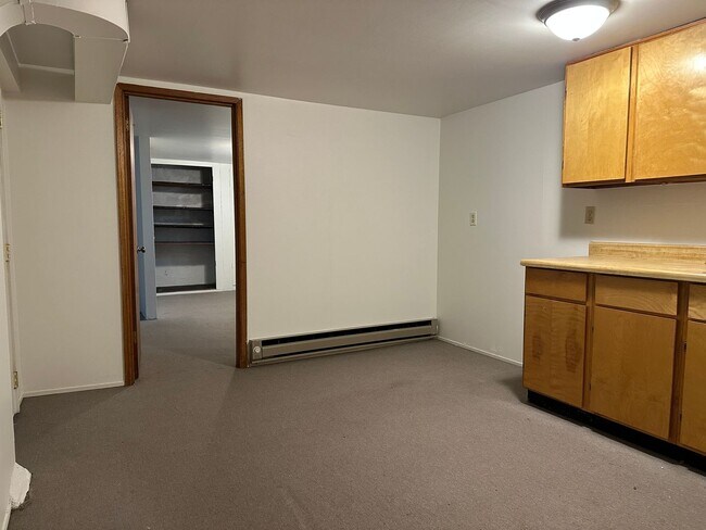 Building Photo - Maple Leaf 3 bedroom