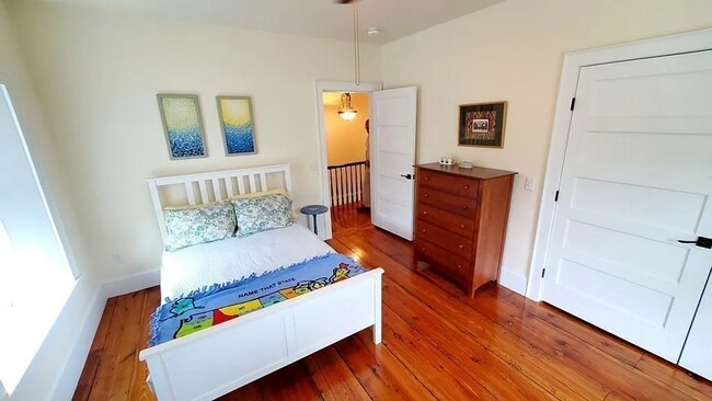 Building Photo - 14 Gray St