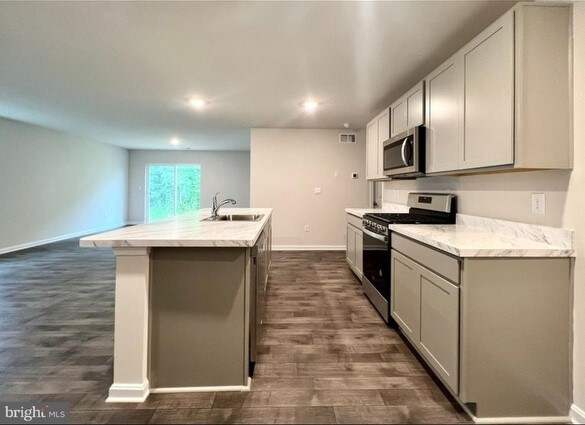 Building Photo - 522 Currant Cir