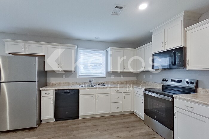 Building Photo - 1384 Maxwell Cir