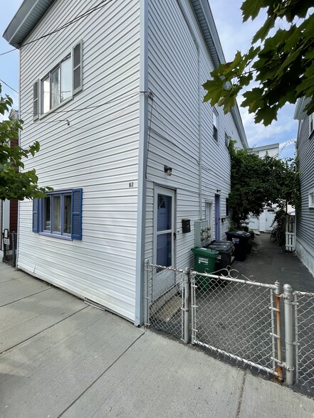 Building Photo - 67 Gore St