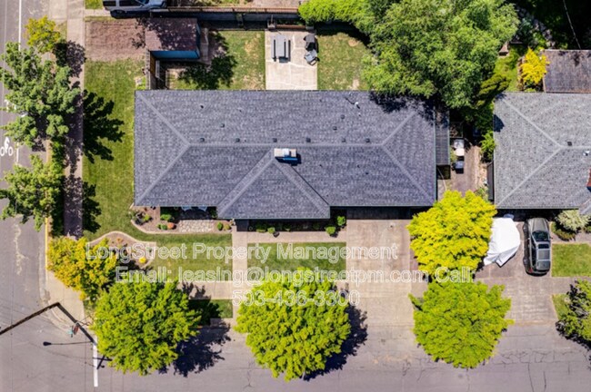 Building Photo - 1100 NW 19th St