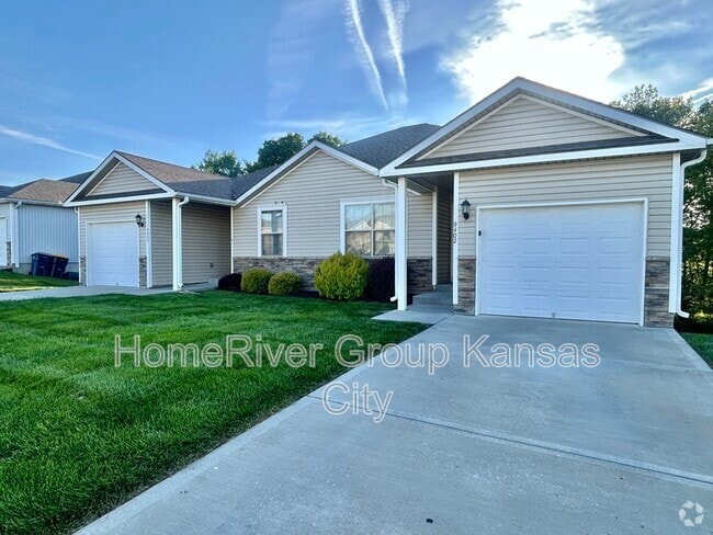 Building Photo - 9402 N Robinhood Ave