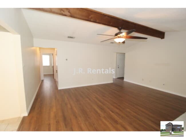 Building Photo - 2625 Phyllis Dr