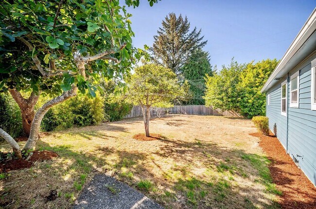 Building Photo - 1710 Johnson St