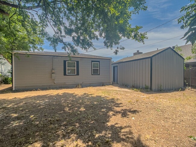 Building Photo - Phenomenally Beautiful FOUR bedroom TWO bath, Newly Remodeled Home! AVAILABLE RENT TO OWN!!