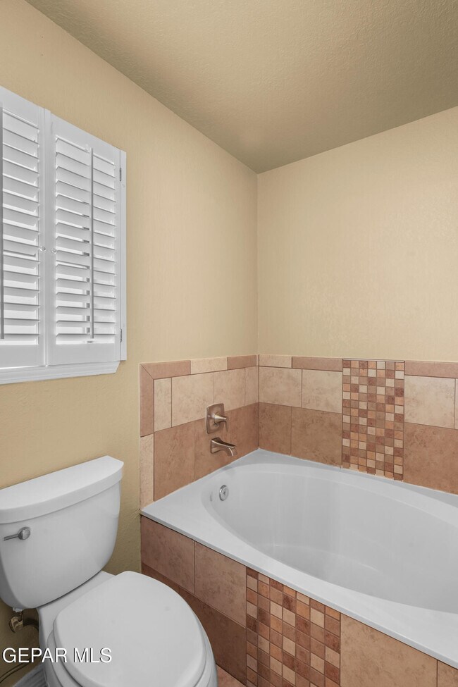 Building Photo - 4644 Loma De Cobre Dr