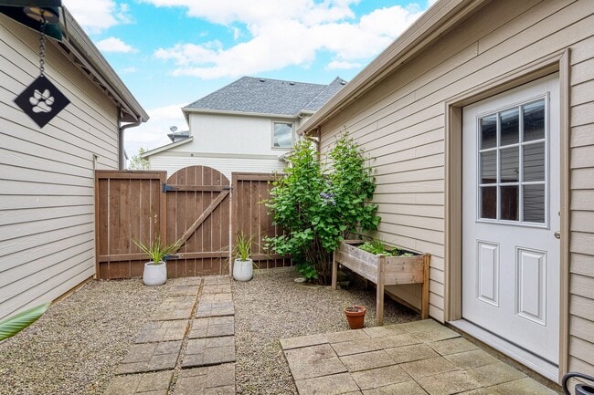 Building Photo - 3 bed/2.5 bath home in the Wonderful Ville...