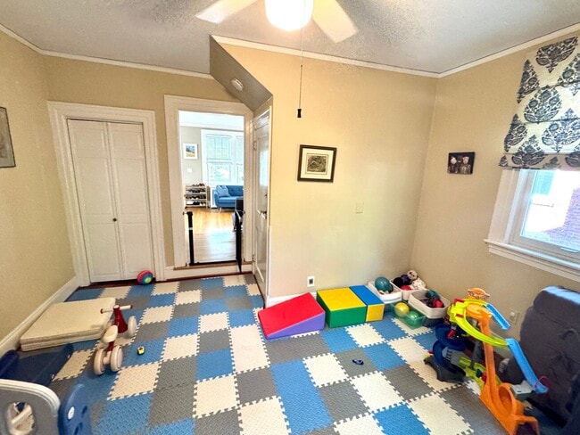 Building Photo - Charming 4-Bedroom Home in the Heart of Co...