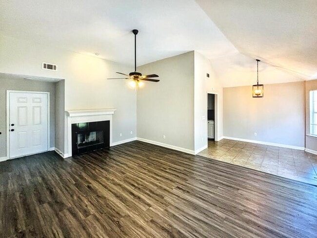 Building Photo - 217 Shadow Creek Dr