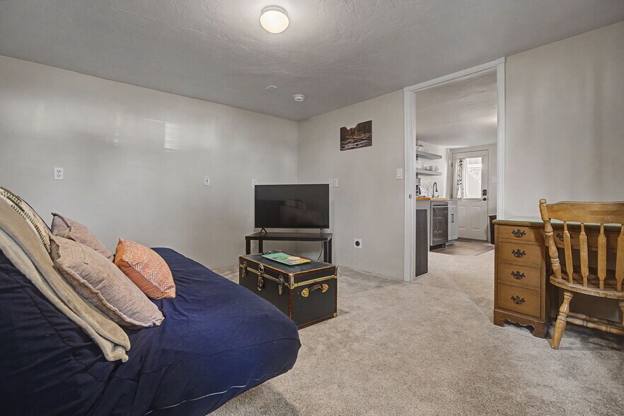 Building Photo - 261 Belford Ave