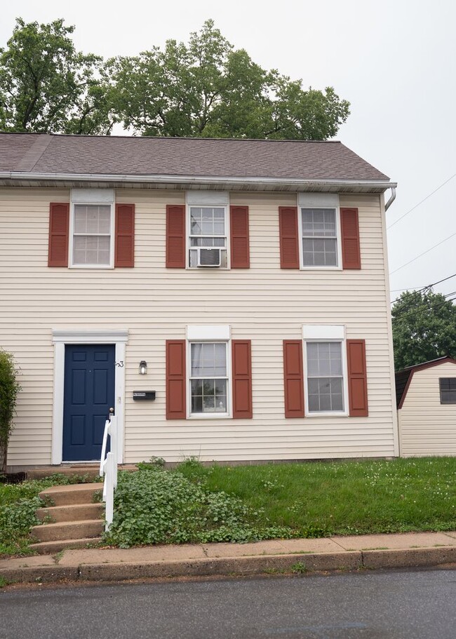 Primary Photo - 53 E Summit St
