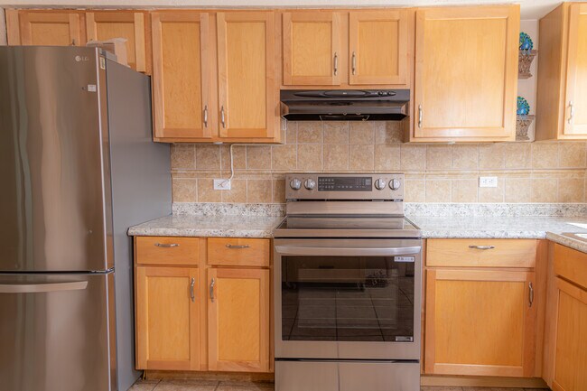 Building Photo - 9480 Bay Colony Dr