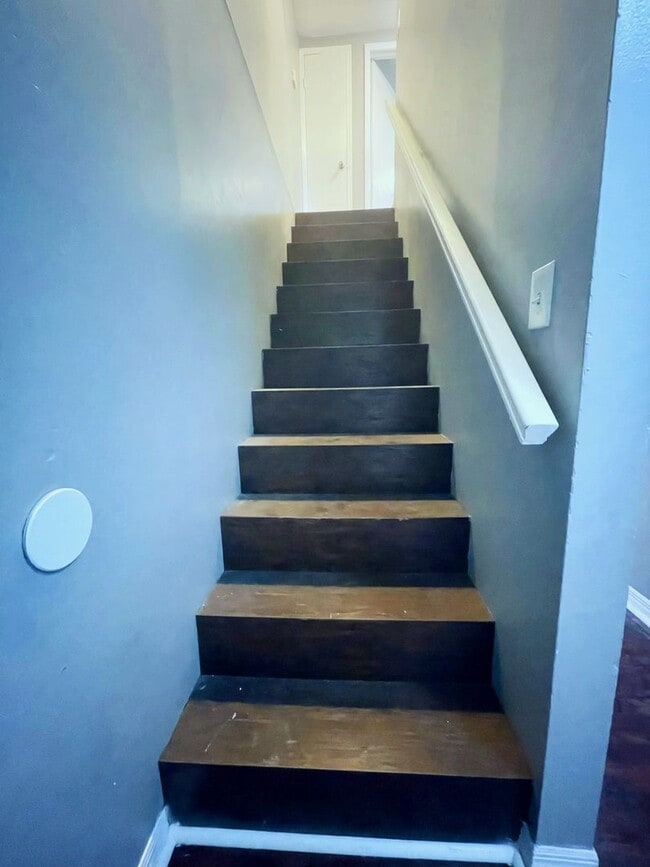 Building Photo - 2507 W Virginia Ave