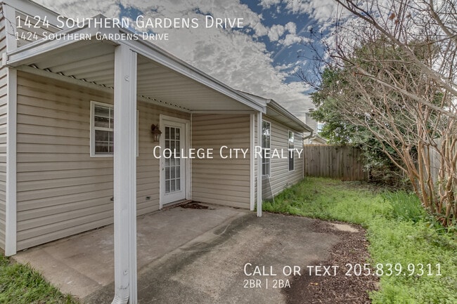 Building Photo - 1424 Southern Gardens Dr
