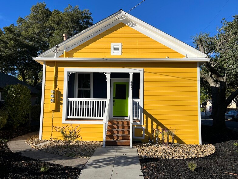 Building Photo - 663 Tupper St