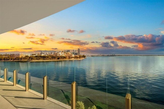 Building Photo - 5 Grove Isle Dr