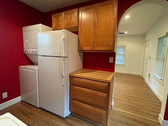 Building Photo - Charming 1BR Cottage | Private Cul-de-Sac & Wrap-Around Porch