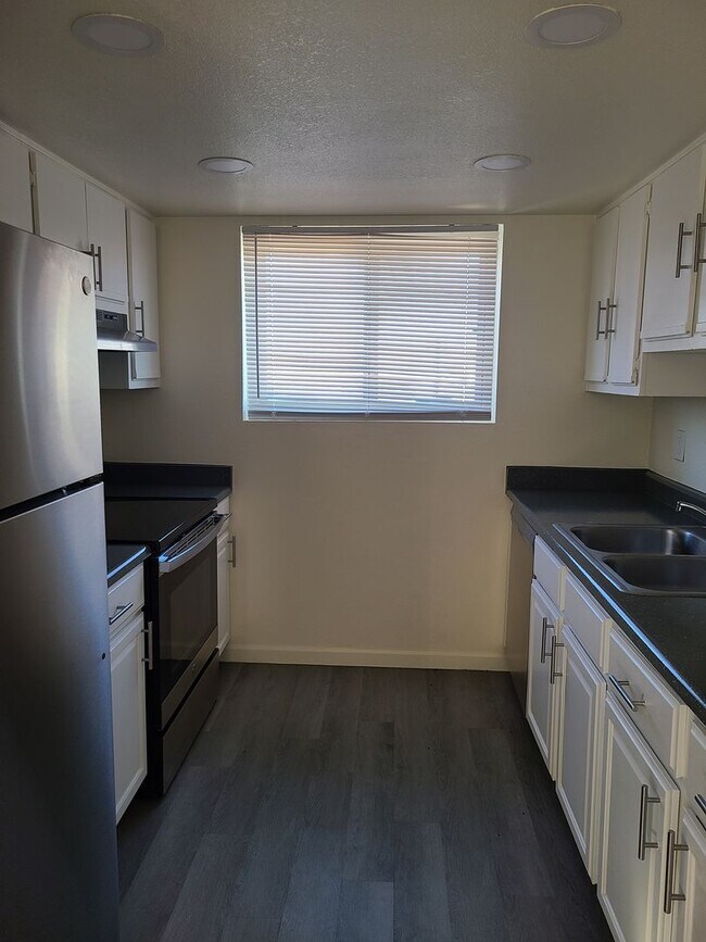 Building Photo - Newly Renovated 2 Bedroom, 1 Bath with Washer/Dryer Hook Ups.  SECTION 8 ACCEPTED