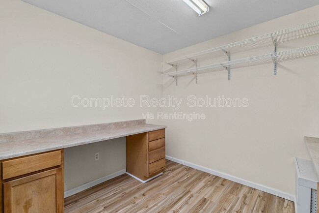 Building Photo - 1405 Flicker Dr