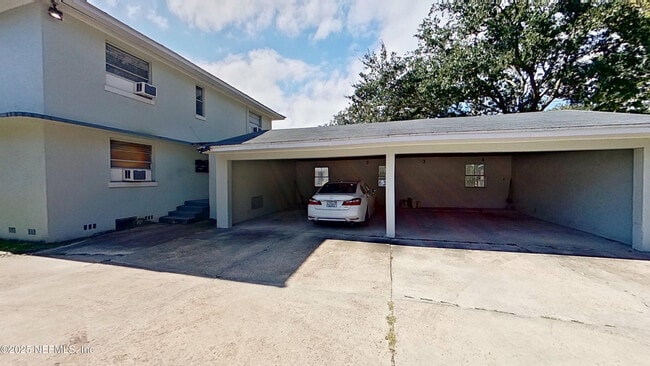 Building Photo - 1305 Lasalle St