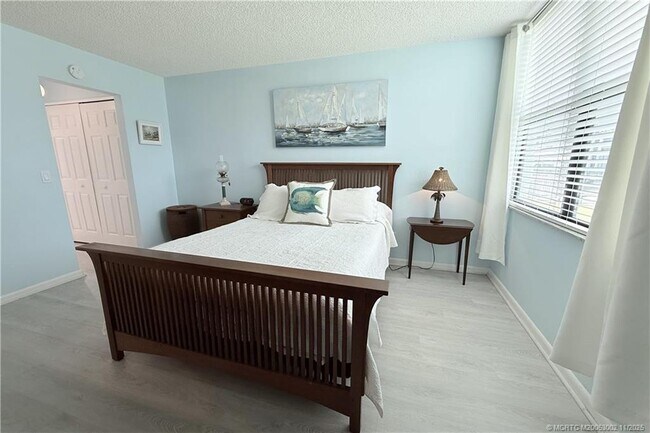 Building Photo - 1950 SW Palm City Rd