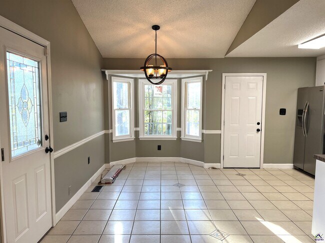 Building Photo - 981 Santa Fe Trail