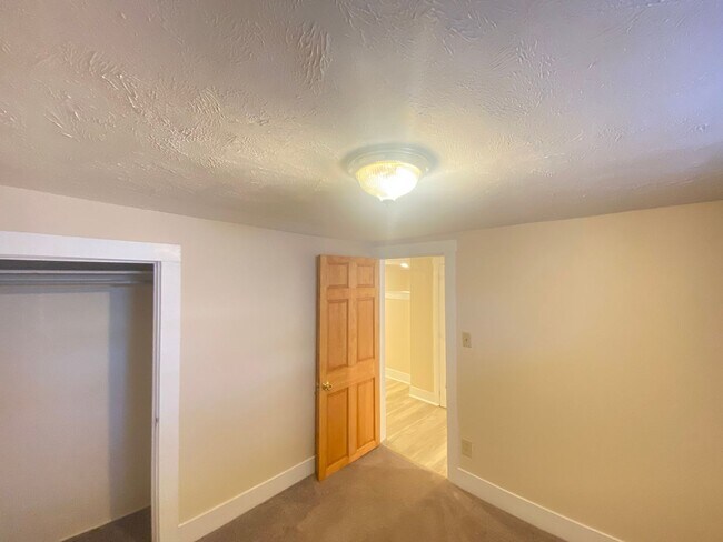 Building Photo - 16 Linwood St