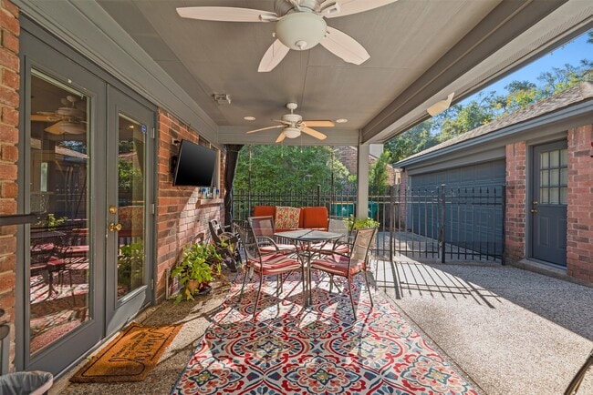 Building Photo - 111 S Village Knoll Cir