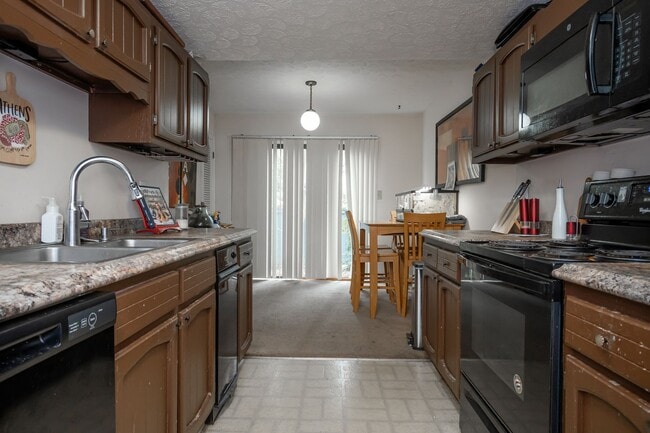 Building Photo - 187 Woodstone Dr