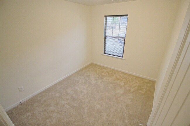 Building Photo - 753 Maypearl Ln