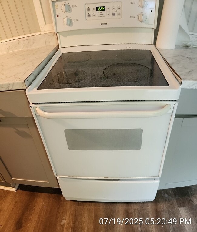 Building Photo - 58 Robinson Ln