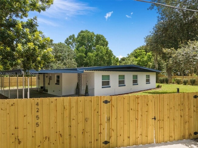 Building Photo - 4255 Wee St