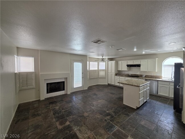Building Photo - 8008 Dover Shores Ave