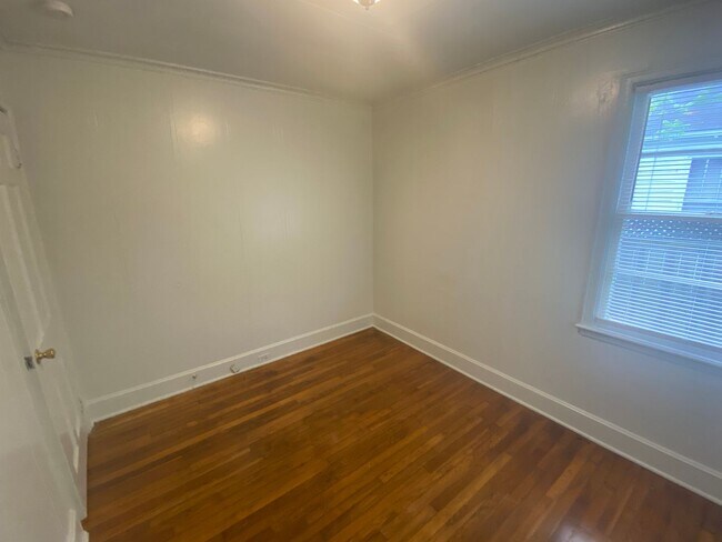 Building Photo - Adorable Old West Durham Home / Fenced Bac...