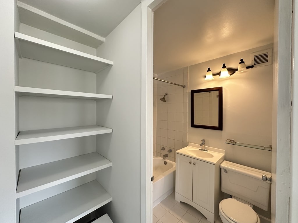 Building Photo - 1442 N Dearborn St