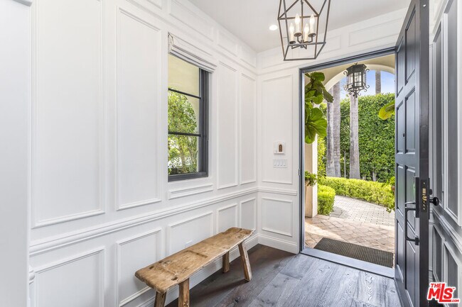 Building Photo - 820 N Vista St