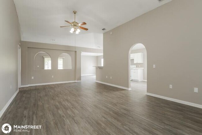 Building Photo - 7163 Overland Park Blvd E, Jacksonville, F...