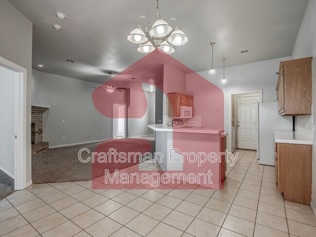 Building Photo - 2707 Silvertree Dr