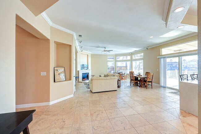 Building Photo - OPEN FLOOR PLAN WITH SIDEYARD PARKING AND ...