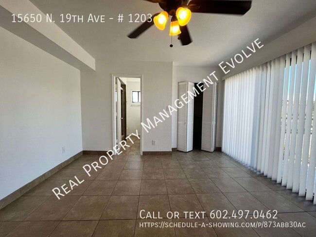 Building Photo - Phoenix Townhome is Move-in Ready! MOVE-IN...